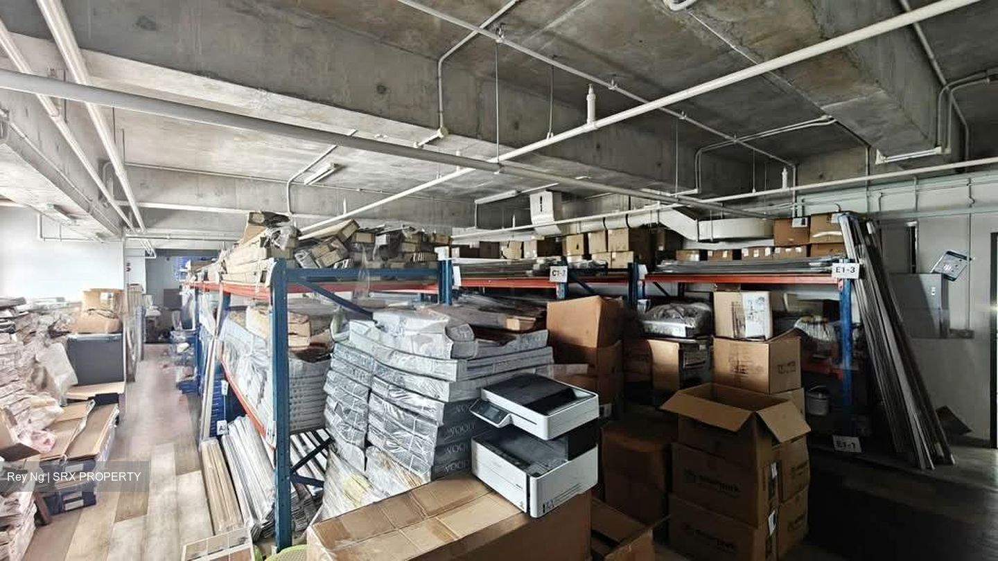 LINER (D22), Factory #558270431